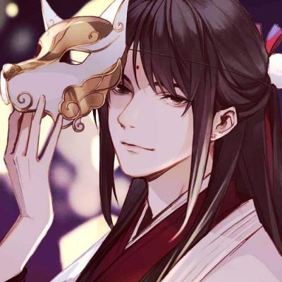保姆将幼童关狗笼自己只顾玩手机